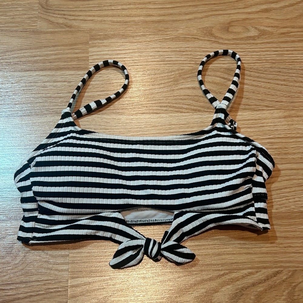 Black and White‎ Striped Ribbed Front Tie Bikini Top with Adjustable Straps